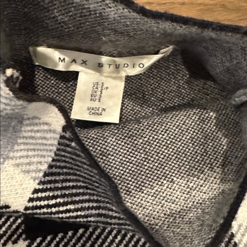 Max Studio sweater - Picture 2 of 3